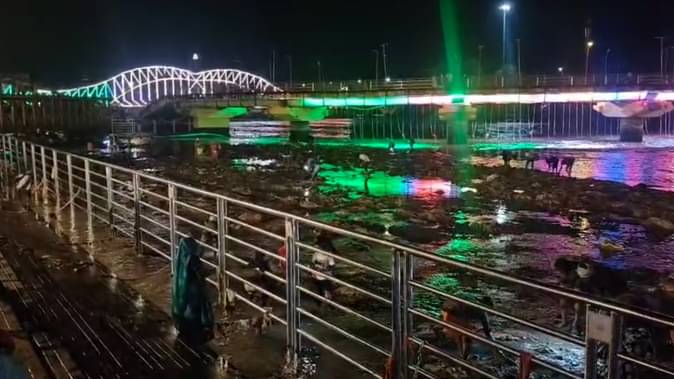 गंगनहर हुई बंद…कम हुआ जल; रात की चांदनी में मां गंगा की गोद में होने लगी ‘धन’ की खोज