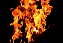 सास-बहू की कहासुनी में बेटे ने खोया आपा, मां-बाप पर पेट्रोल छिड़ककर लगा दी आग